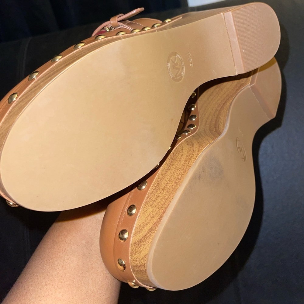 Michael Kors
Michael Kors Rye Clog
Luggage Women’s Size 6.5 NWOB - Picture 11 of 16
